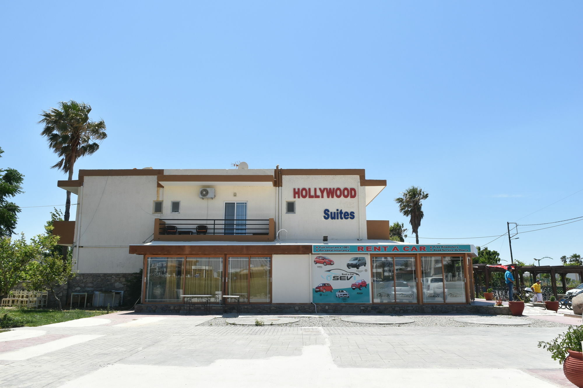 Hollywood Suites Tigkaki  Exterior photo